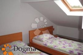 KUĆA KRK MALINSKA 840 m² S+P+2+VPOT, Malinska-Dubašnica, House