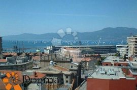 POSLOVNI PROSTOR CENTAR 395 m², Rijeka, Commercial property