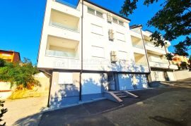 STAN - TREĆI RED OD MORA, Crikvenica, Apartamento