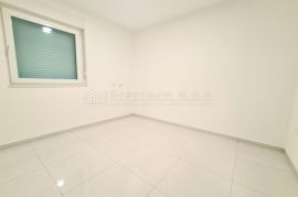 STAN U VISOKOM PRIZEMLJU - 3. RED OD MORA, Crikvenica, Apartamento