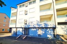 STAN U VISOKOM PRIZEMLJU - 3. RED OD MORA, Crikvenica, Apartamento