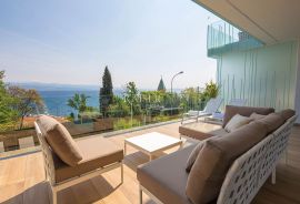 Opatija, stan s garažnim mjestom i okućnicom, Opatija, Apartamento