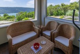 Labin - rustikalna vila s pogledom na more, 260 m2, Labin, Famiglia