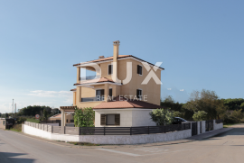 ISTRA, PREMANTURA - Vila s bazenom na najjužnijoj točki Istre - POGLED NA MORE!!, Medulin, Maison