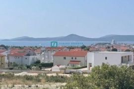 VODICE, zemljište s građ. dozvolom, 4 stambene jedinice i 2 bazena, pogled, Vodice, Arazi