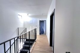 Rovinjsko selo ,duplex kuća sa bazenom 178m2 !, Rovinj, House