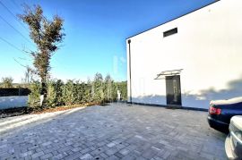 Rovinjsko selo ,duplex kuća sa bazenom 178m2 !, Rovinj, House