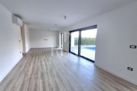 Rovinjsko selo ,duplex kuća sa bazenom 178m2 !, Rovinj, House