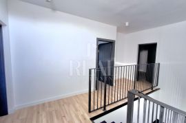 Rovinjsko selo ,duplex kuća sa bazenom 178m2 !, Rovinj, House