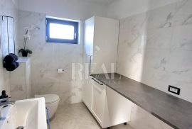 Rovinjsko selo ,duplex kuća sa bazenom 178m2 !, Rovinj, House