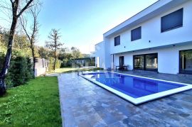 Rovinjsko selo ,duplex kuća sa bazenom 178m2 !, Rovinj, House