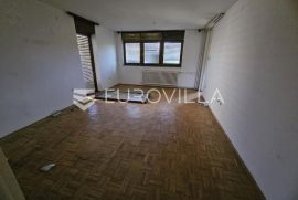 Slavonski brod, Nas. A. Hebranga, stan 77 m2 za renovaciju, 1. kat, Slavonski Brod, Kвартира