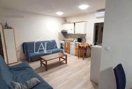 Istra, Umag - atraktivan stan u prizemlju, 400 m od mora i centra grada, Umag, Appartment