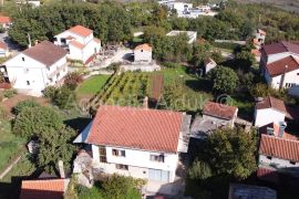 Imotski samostojeća kuća 3 etaže 372 m2 + velika okućnica, Imotski, Famiglia