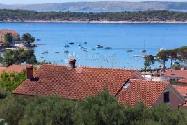 Predivna kuća sa panoramskim pogledom i bazenom, Rab, Kuća