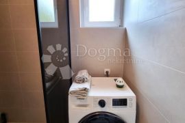 PRILIKA! Novo adaptirani studio apartman na TOP lokaciji, Pula, Appartment