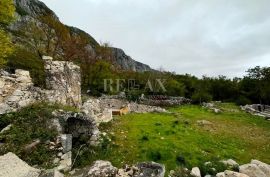 GRIŽANE - Teren sa starinama i pogledom na more, Vinodolska Općina, Terreno