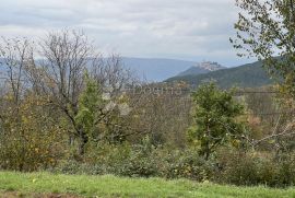 Pravilno građevinsko zemljište s pogledom na Motovun, Karojba, Земля