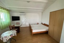 APARTMANSKA KUĆA NA 50 METARA DO MORA, Medulin, Casa