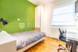 Zagreb, Mlinovi, uređen trosoban stan + 2 VPM 99 m2, Zagreb, Appartement