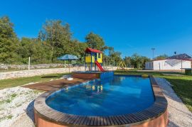 Kringa Holiday Resort, Tinjan, Propriedade comercial