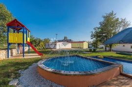 Kringa Holiday Resort, Tinjan, Propriedade comercial