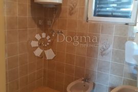 Malinska,dvojna kuća sa dva apartmana, Malinska-Dubašnica, Maison