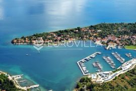 Zadar, otok Ugljan, građevinsko zemljište površine 1015 m2 uz more, Preko, Zemljište