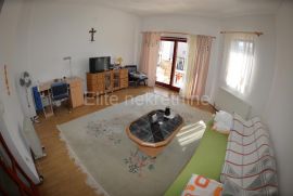 Medulin - odlična apartmanska kuća kraj samog mora!, Medulin, House