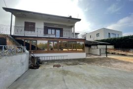 Kuća Lijepa kuća na prodaju u Kaštelu, Buje, Ev