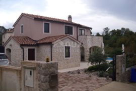 OTOK KRK, MALINSKA - Kuća sa bazenom, Malinska-Dubašnica, Haus