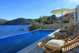 Vila 220 m2 s bazenom na zemljištu 610 m2 prvi red uz more – Dubrovnik otoci, Dubrovnik, Ev