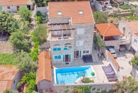 Villa 400 m2 s bazenom i pogledom na more u neposrednoj blizini Dubrovnika, Dubrovnik, Casa