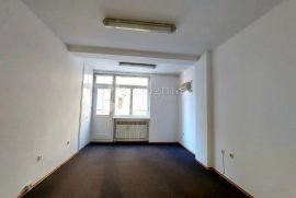 Uredski prostor, 84 m2, za najam u samom srcu Zagreba!, Donji Grad, Commercial property