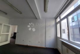 Uredski prostor, 84 m2, za najam u samom srcu Zagreba!, Donji Grad, Commercial property