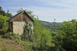 Zemljište s malom klijeti, Cestica, Land