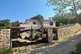 OTOK KRK - KAMENA VILA S BAZENOM, Dobrinj, Casa