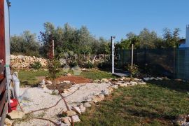 Zemljište s objektom i priključkom vode, Fažana, Terreno