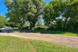 Građevinsko zemljište za kuću s pristojnom okućnicom., Barban, Terreno