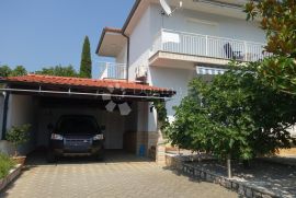 SAMOSTOJEĆA KUĆA SA DVA APARTMANA, VRTOM I PARKINGOM, Crikvenica, House