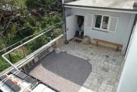 SAMOSTOJEĆA KUĆA SA DVA APARTMANA, VRTOM I PARKINGOM, Crikvenica, House