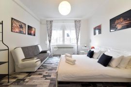 Elegantan stan s liftom kod Sheratona!, Donji Grad, Appartment