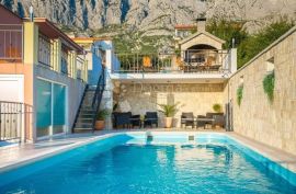 Kuća s 5 apartmana i bazenom te pogledom koji oduzima dah!, Makarska, Kuća