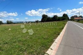 GRAĐEVINSKO / POLJOPRIVREDNO ZEMLJIŠTE GOSPIĆ 18000M2, Gospić, Земля