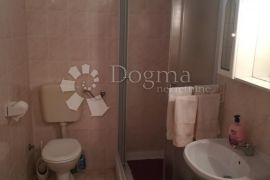 ROGOZNICA- KUĆA BLIZU MORA SA 946M2 ZEMLJIŠTA, Rogoznica, House