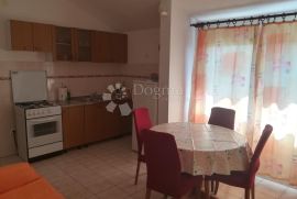 ROGOZNICA- KUĆA BLIZU MORA SA 946M2 ZEMLJIŠTA, Rogoznica, Casa