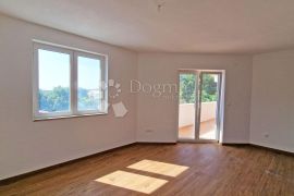 STAN 106 M2, 3OO METARA DO MORA, BAZEN – TOP LOKACIJA! 1. KAT, Medulin, Appartment