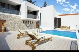 Vila sa bazenom, prvi red do mora, Starigrad, Famiglia