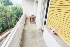 GORNJA VEŽICA, NAJAM STANA S LOGGIOM I POGLEDOM NA MORE, Rijeka, Apartamento