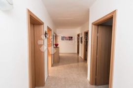 ROGOZNICA- HITNA PRODAJA! 102M2 U CENTRU MJESTA S POGLEDOM, Rogoznica, Apartamento